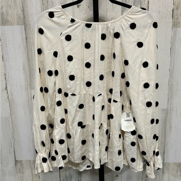 COPY - Woman’s fall Cream and Black Blouse - Picture 1 of 8